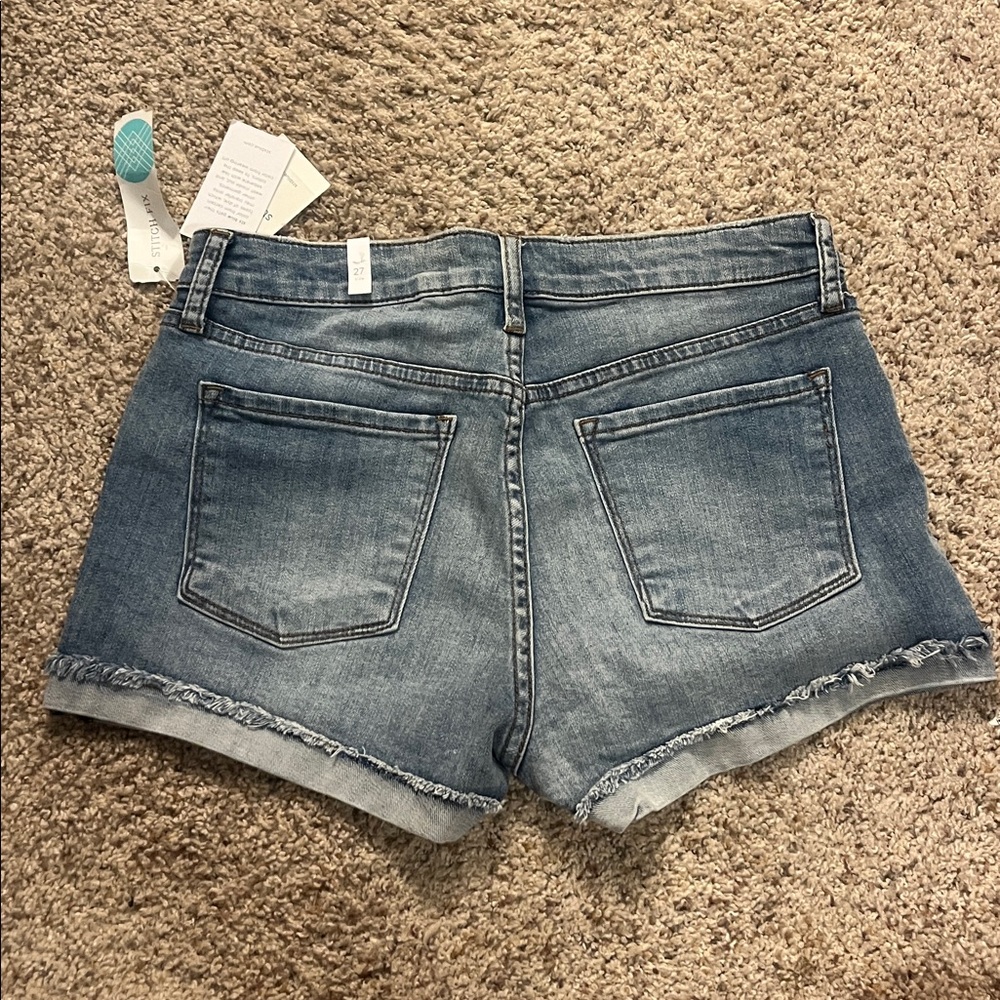 STS Blue / Stitch Fix - Molly high Rise Boyfriend Short with Fray Roll Hem - Picture 5 of 6